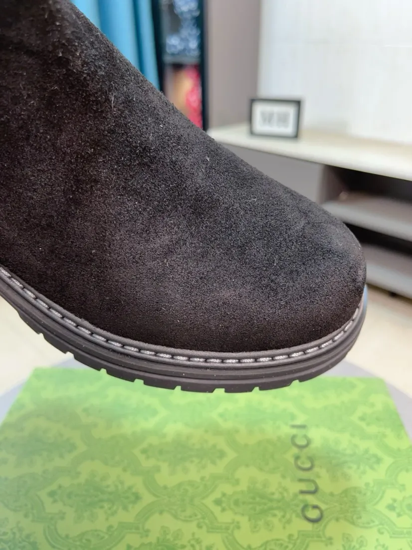 Men's shoes 💰540🌸🌸 (GUCCI) [cow lining plus velvet optional] [can be made without standard] New product Martin boots imported from Canada with full top layer high mercerized frosted fabric, punched using 3D digital technology, high-end and classy, ​​versatile to wear, full of three-dimensionality, close pictures will make you obsessed with the leather. You can't extricate yourself ~ the best on the market.          Fabric: Cowhide/Embossed Lining: Cowhide.          Please make a note when placing an order, sizes: 38-44 (37, 45, 46 can be customized and cannot be returned or exchanged) 5 colors available; black, gray, khaki, coffee, and earthy yellow